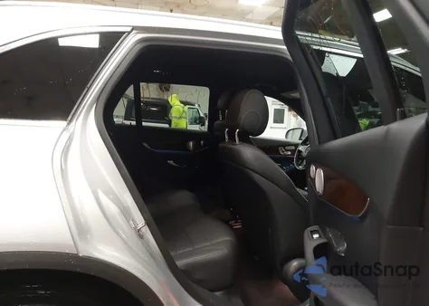 2017 Mercedes-Benz Glc 300 4Matic z USA, uszkodzony, nr VIN WDC0G4KB0HF237933